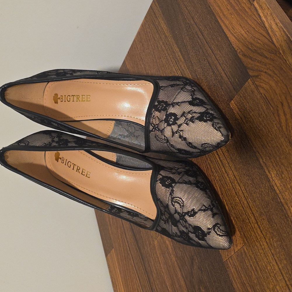 Elegant Black Lace Stiletto Heels- SIZE 8 - 39.5